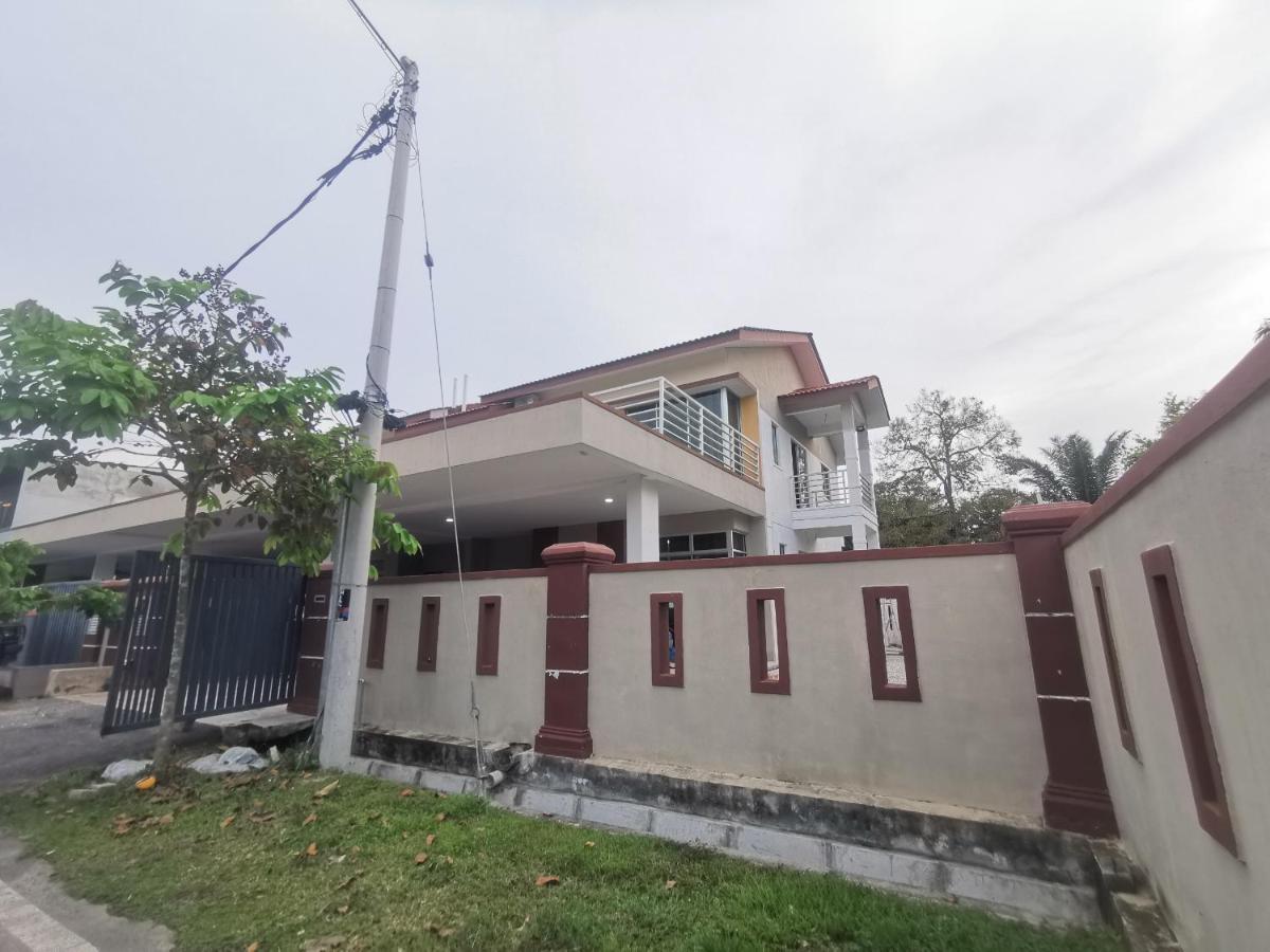 Oyo Homes 90524 D'J Pegaso Serom Homestay Muar Dış mekan fotoğraf
