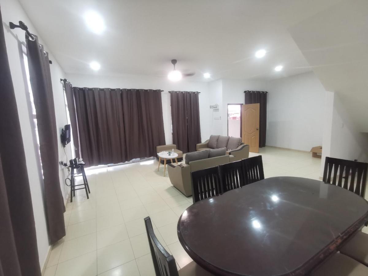 Oyo Homes 90524 D'J Pegaso Serom Homestay Muar Dış mekan fotoğraf